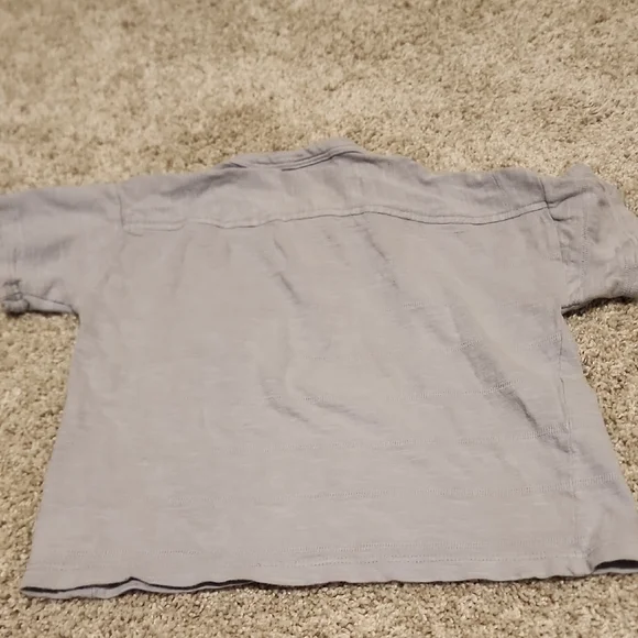 6/$35 Zara Kids Light Gray Button-Up Shirt - Picture 3 of 3